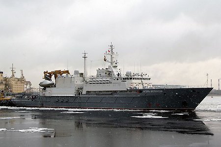 Военный корабль «Игорь Белоусов» погрузил аппарат «Пантера Плюс» на глубину свыше одной тысячи метров