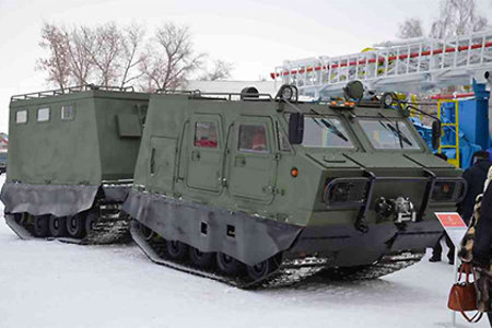 Новую технику для оснащения арктических войск показали на RAE-2015