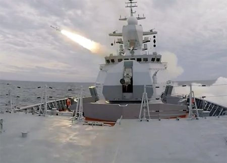 Новейшие корветы Балтфлота нанесли одновременный ракетный удар по условному врагу