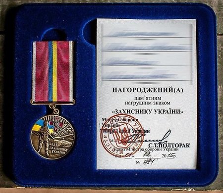 Украинских солдат наградили медалями с «вежливым человеком»