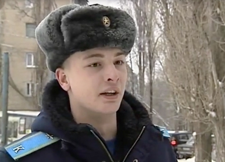 Воронежский курсант спас двух детей из горящего дома