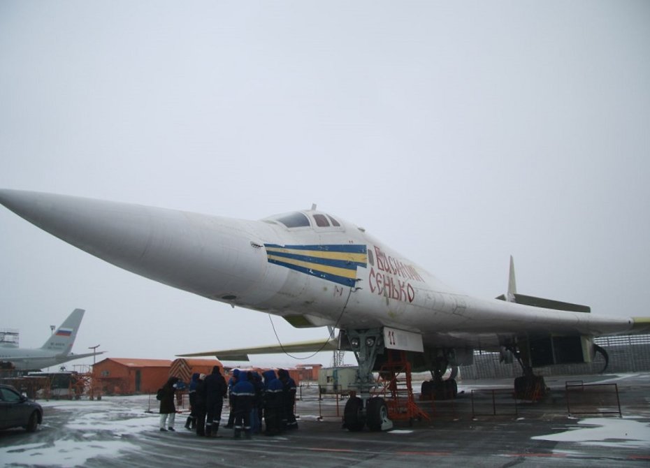 Бомбардировщик Ту-160 «Василий Сенько» передан ВКС РФ