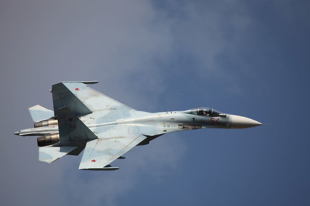 Российский Су-27 перехватил самолет США над Черным морем