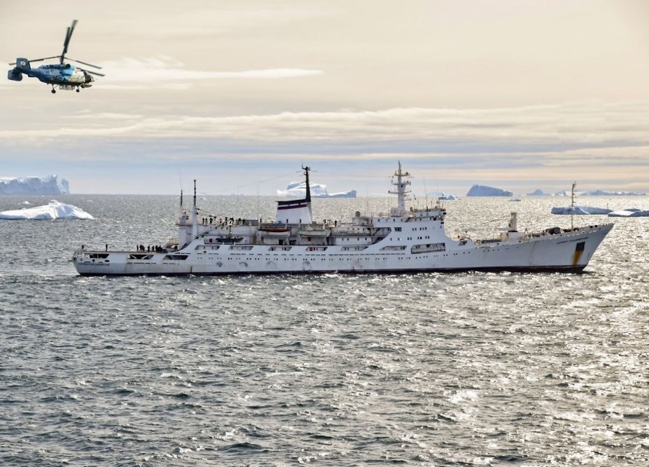 Корабль «Адмирал Владимирский» с военными гидрографами на борту вернулся из Антарктиды