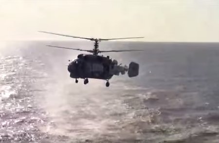 Российский вертолет Ка-27 покружил рядом с «Дональдом Куком» (видео)
