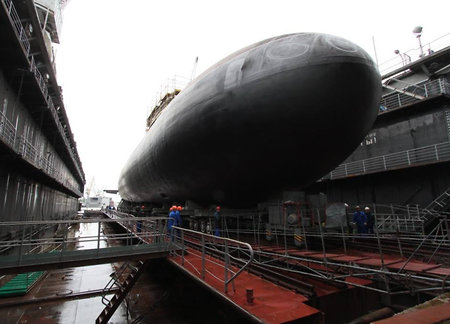 Дизельную подлодку «Колпино» спустили на воду в Петербурге
