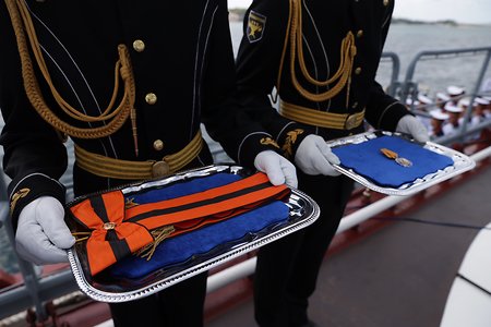 Экипаж крейсера «Москва» наградили орденом Нахимова