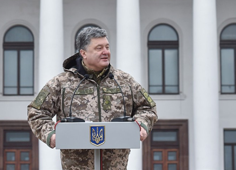 Порошенко выпустил видеоролик с БМП-3 ко дню защитника Украины