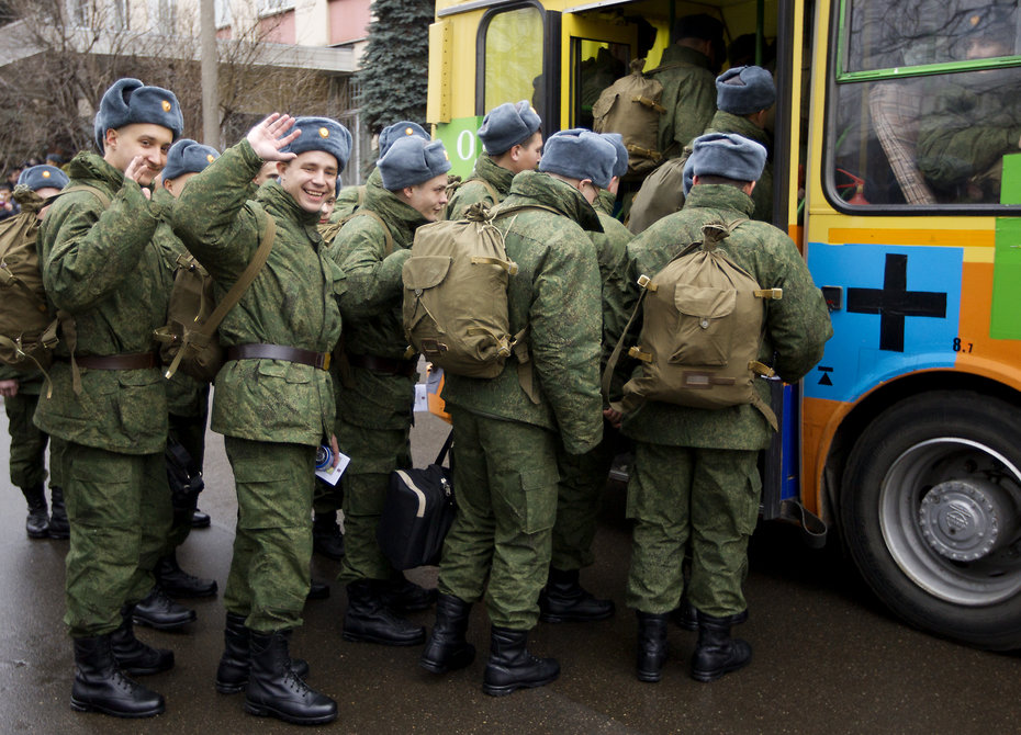 Большинство россиян хотело бы сохранить призыв в армию