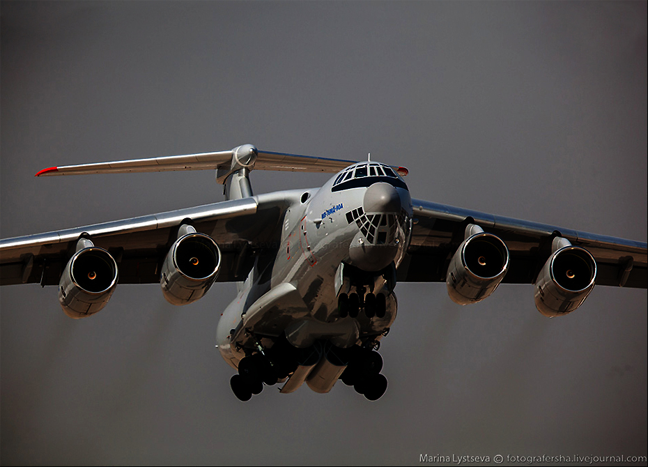 Тяжелый оперативно-стратегический военно-транспортный самолет Ил-76МД-90А