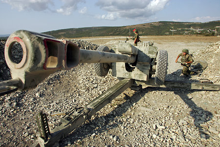 Границу с Афганистаном укрепили боевой техникой на $122 млн
