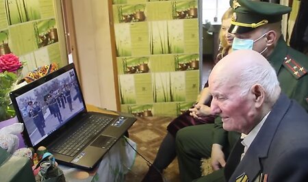 Для 100-летнего ветерана провели онлайн-парад