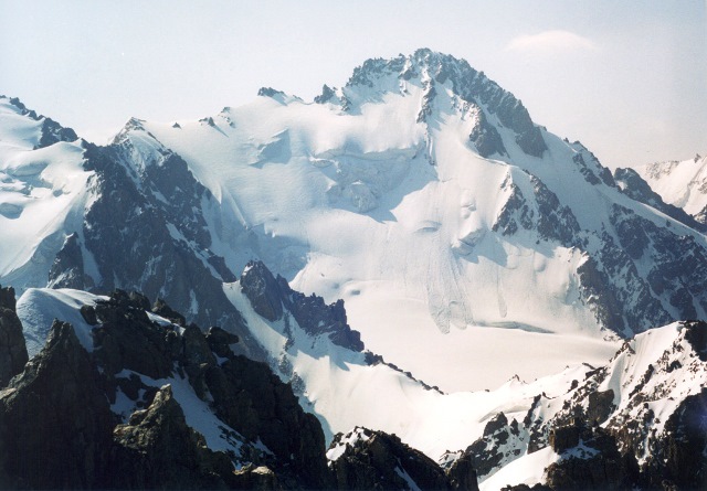 Пик Семенова в Киргизии (4875 метров)