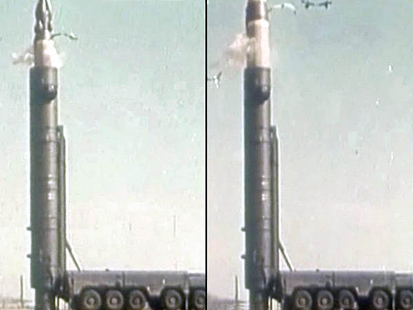 Подвижный грунтовый ракетный комплекс средней дальности РСД-10. Старт ракеты 15Ж45