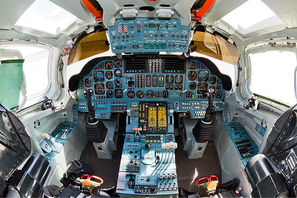 Кабина пилотов стратегического бомбардировщика-ракетоносца Ту-160
