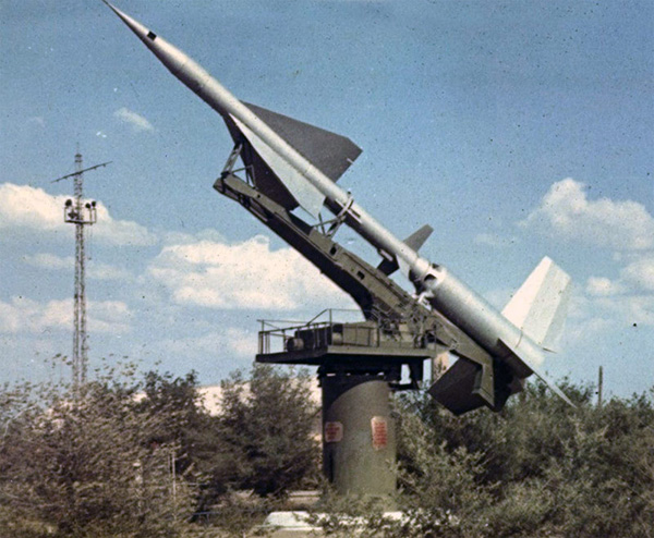 Памятник ракете В-1000 на штатной ПУ СМ-71П, полигон Сары-Шаган