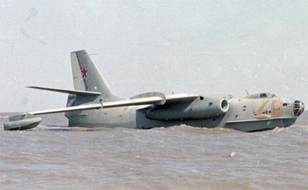 Самолет М-10
