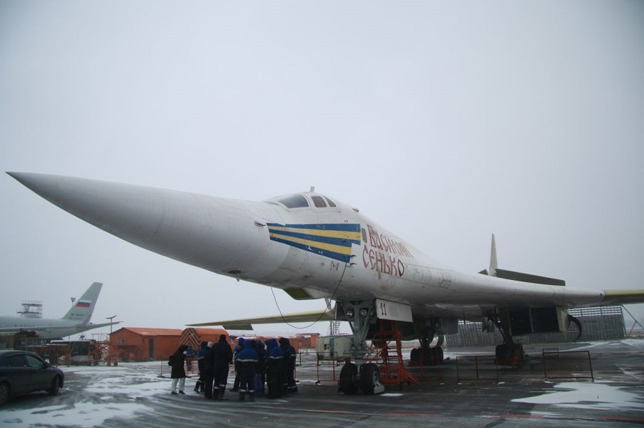 Бомбардировщик Ту-160 «Василий Сенько» передан ВКС РФ