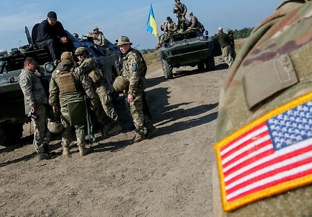 Украину превратили в военный плацдарм против России