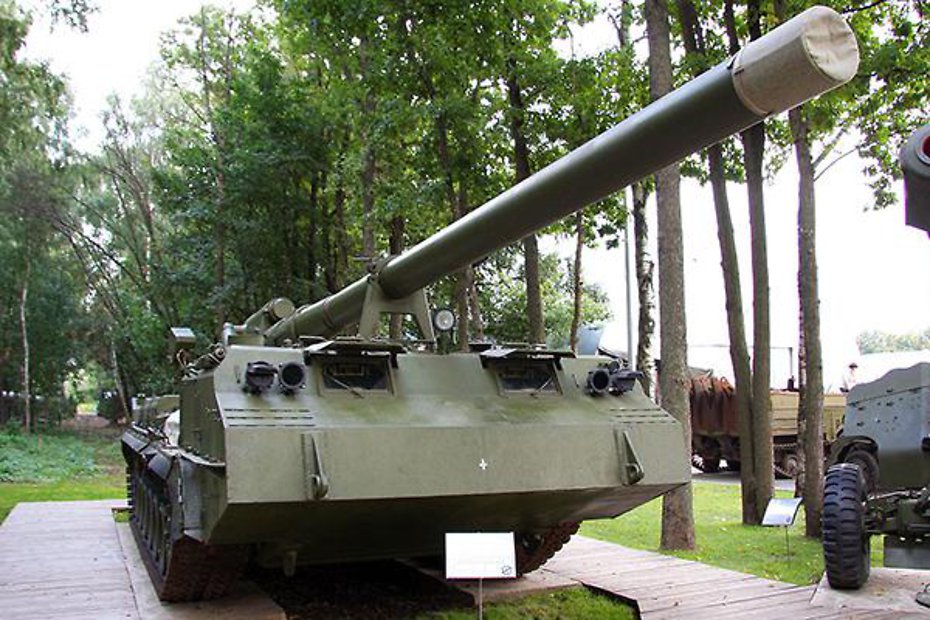 203-мм самоходная артиллерийская установка большой мощности 2С7 «Пион» 