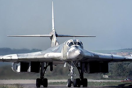 Многорежимный стратегический бомбардировщик Ту-160 