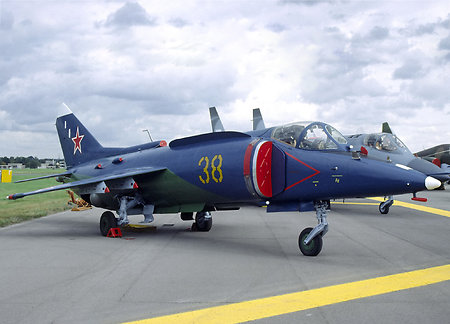 Палубный штурмовик вертикального взлета и посадки Як-38М
