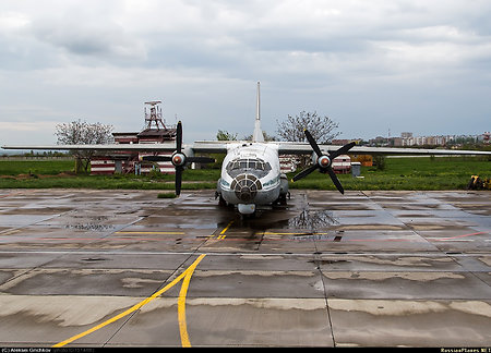 Военно-транспортный самолет Ан-8