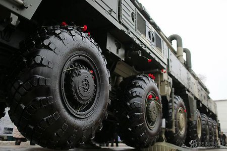 Пусковая установка «Тополь» доставлена на ВДНХ в Москву
