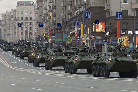 В связи с репетицией Парада Победы в Москве ограничат движение транспорта