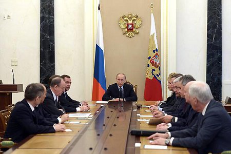 Президент обсудил с Совбезом подготовку к Параду Победы