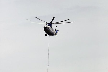 Вертолет Ми-26Т выполнил уникальную операцию по перевозке груза