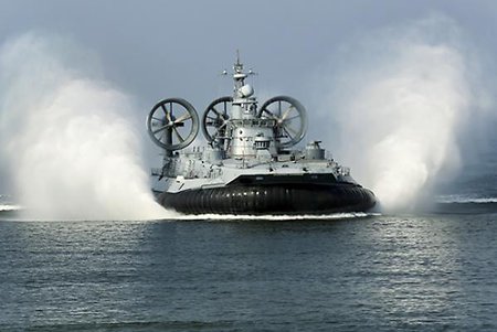 Десантный корабль «Евгений Кочешков» отработал высадку морского десанта