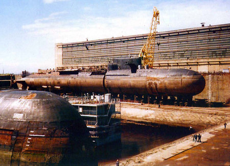 Носитель атомных подводных станций «Подмосковье» выведут из цеха