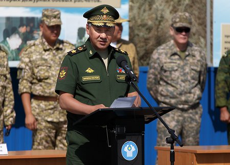 Шойгу прибыл на полигон, где проходят военные учения стран СНГ «Боевое содружество»
