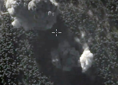 Российские самолеты разбомбили базу ИГИЛа с танками Т-55