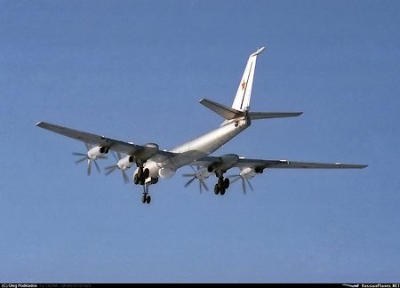 Российские Ту-142 попали в поле зрения авианосца ВМС США