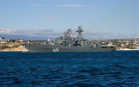Корабль «Вице-адмирал Кулаков» провел учения в Суэцком канале