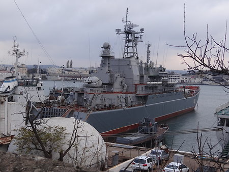 В Севастополе перекрасили бывший украинский десантный корабль