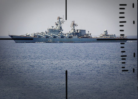 Две турецкие подлодки следят за ракетным крейсером «Москва»