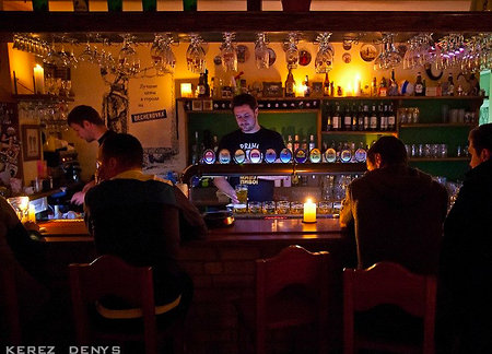 Крымский ужин при свечах: как рестораторы Севастополя кормили обесточенный город