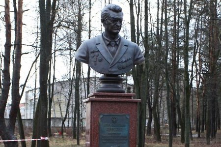 Памятник оружейнику Стечкину открыли под Тулой