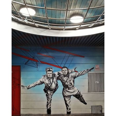 Граффити с Героем СССР Валерием Чкаловым появилась в московском метро