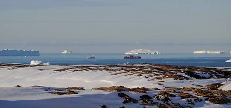 Научное судно «Адмирал Владимирский» возвращается из Антарктиды