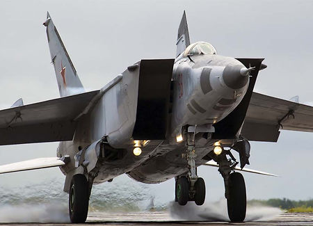Высотный истребитель-перехватчик МиГ-25