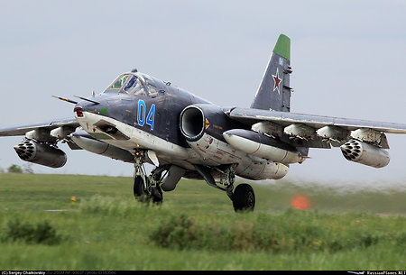 В Таджикистан перебросили звено Су-25СМ