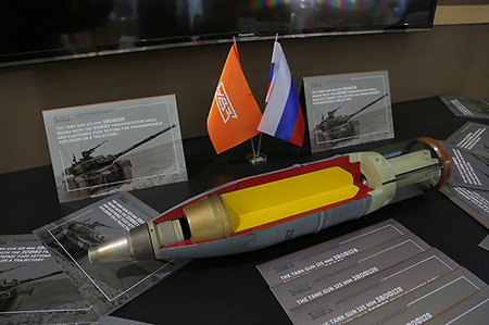 Танковый комплекс дистанционного подрыва снарядов представила РФ на выставке в Индии