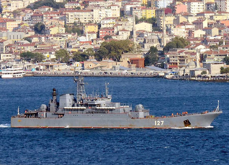 Турецкие катера окружили десантный корабль Балтфлота