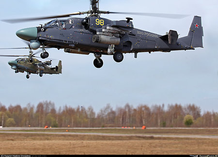 Пролет российских боевых  вертолетов Ми-28Н и Ка-52 сняли на видео в Сирии