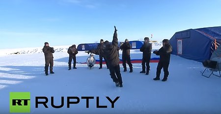 Чеченские спецназовцы сплясали лезгинку на Северном полюсе (видео)