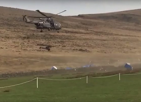 Вертолет британских ВВС сбил десять биотуалетов (видео)